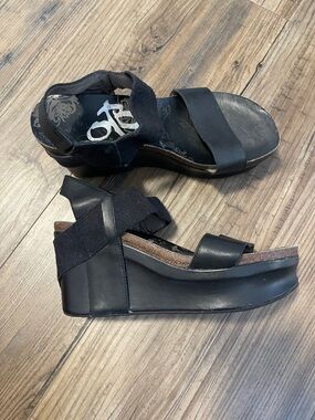 OTBT Black Elastic Strap Wedge Sandals